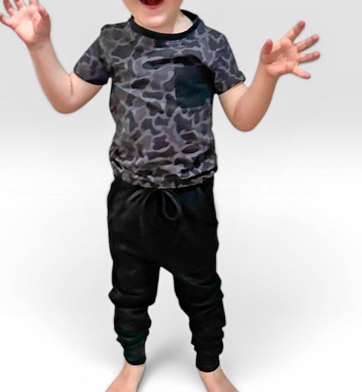 TShirt and Jogger - Black Camo