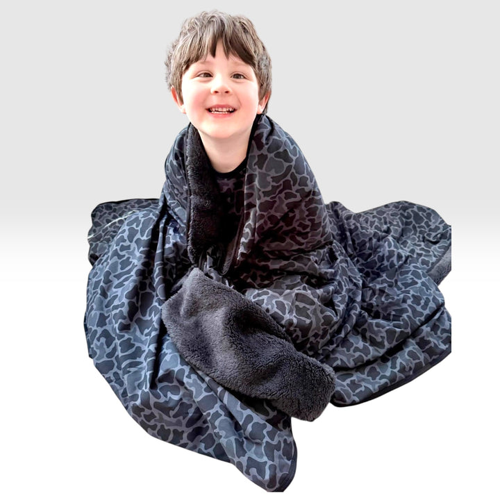 Oversized Plush Blanket - Black Camo