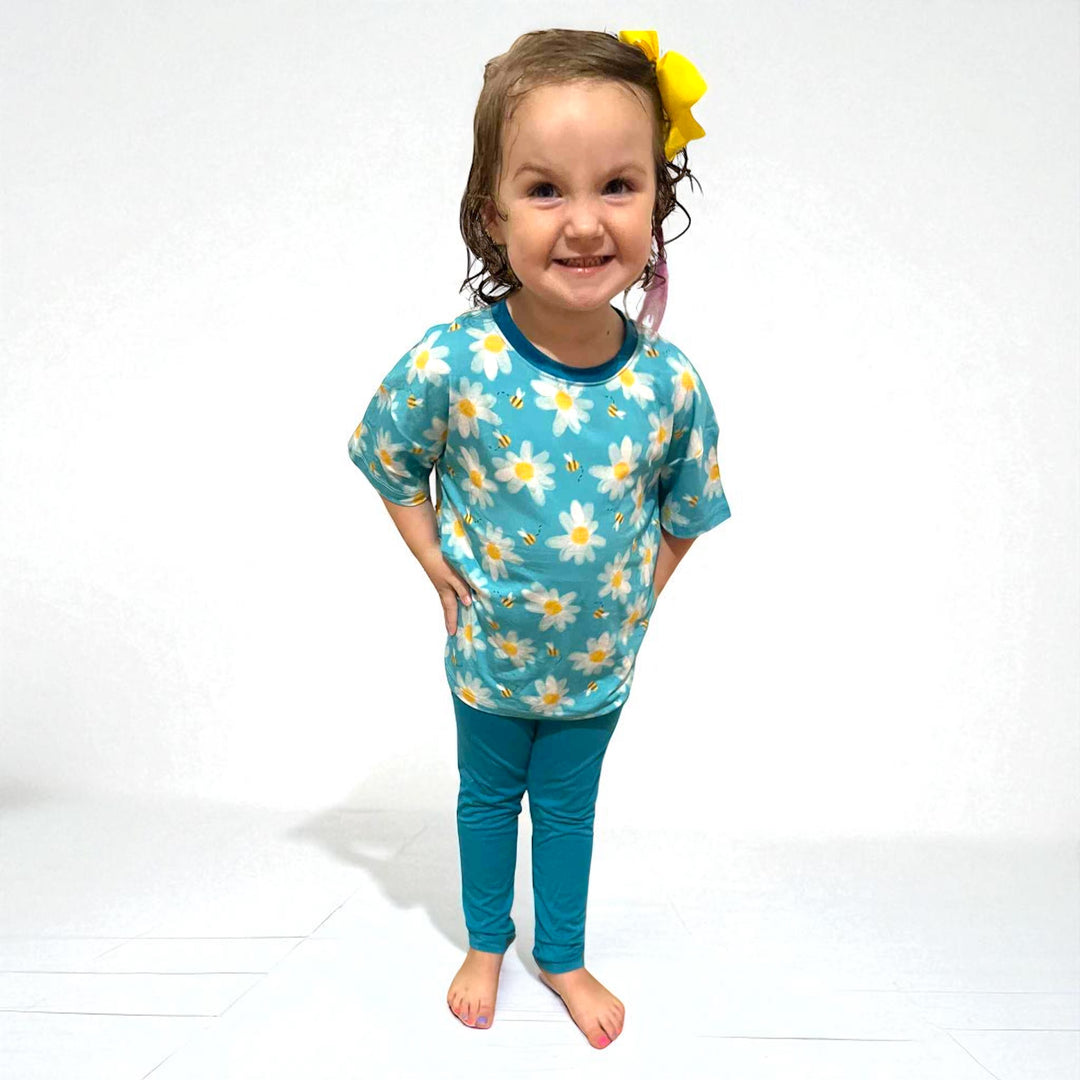 Two-Piece Oversized Tee and Leggings Set - Buzzing Blooms